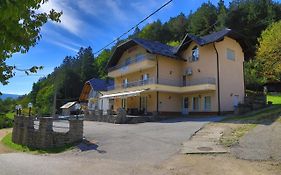 Apartments Crvena Jabuka
